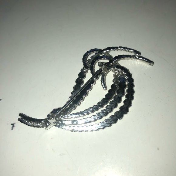 Vintage Silver Leaf Brooch with Sparkling Design - scarf, shawl, barrette - - Picture 3 of 4